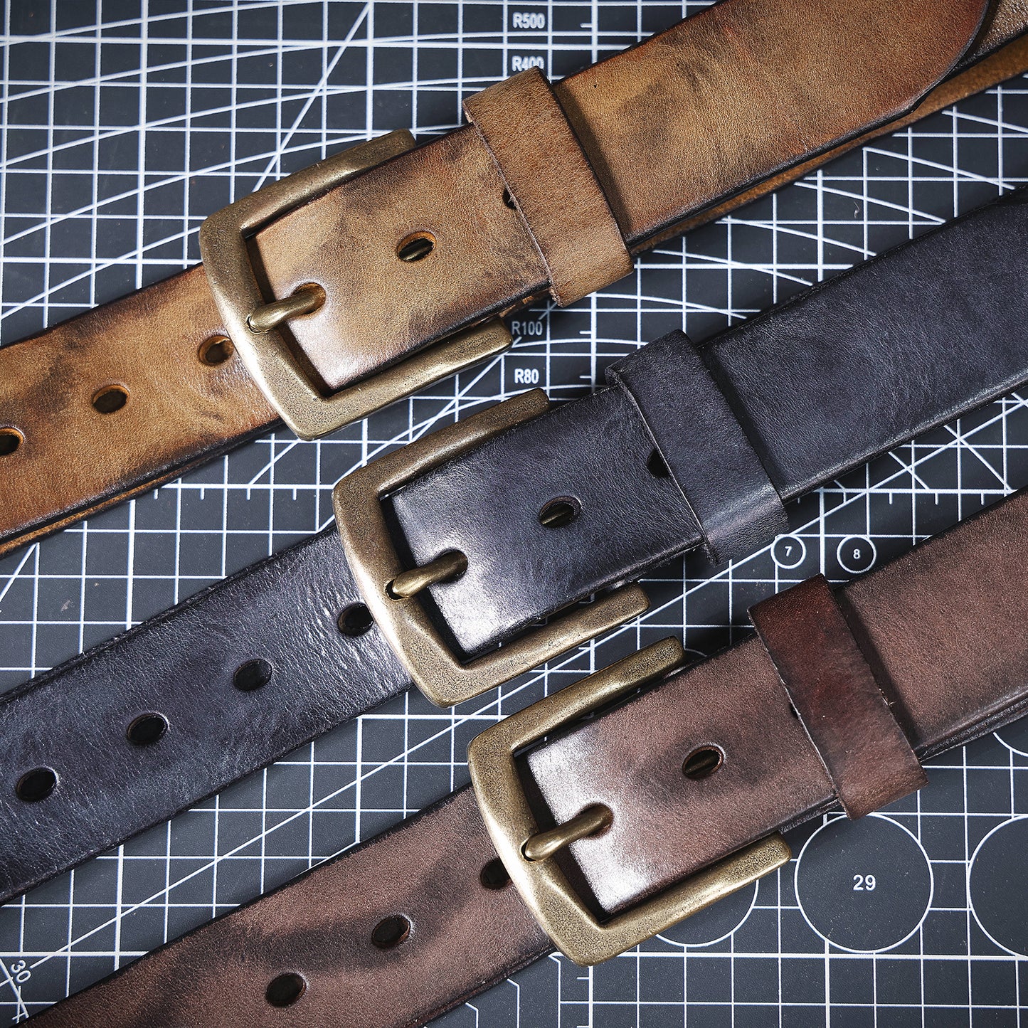 Dicker Vollnarbengürtel für Herren | Echtes Leder und massive Messingschnalle | WIECZNE Leder